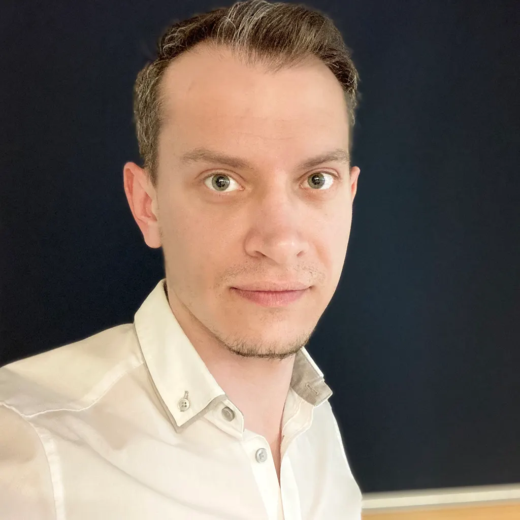 Psycholog Warszawa 19 Przemysław Tyszko, psycholog, specjalista w dialogu motywacyjnym i regulacji emocji, wspiera osoby dorosłe w kryzysach emocjonalnych